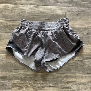 Lululemon Hotty Hot 2.5 shorts